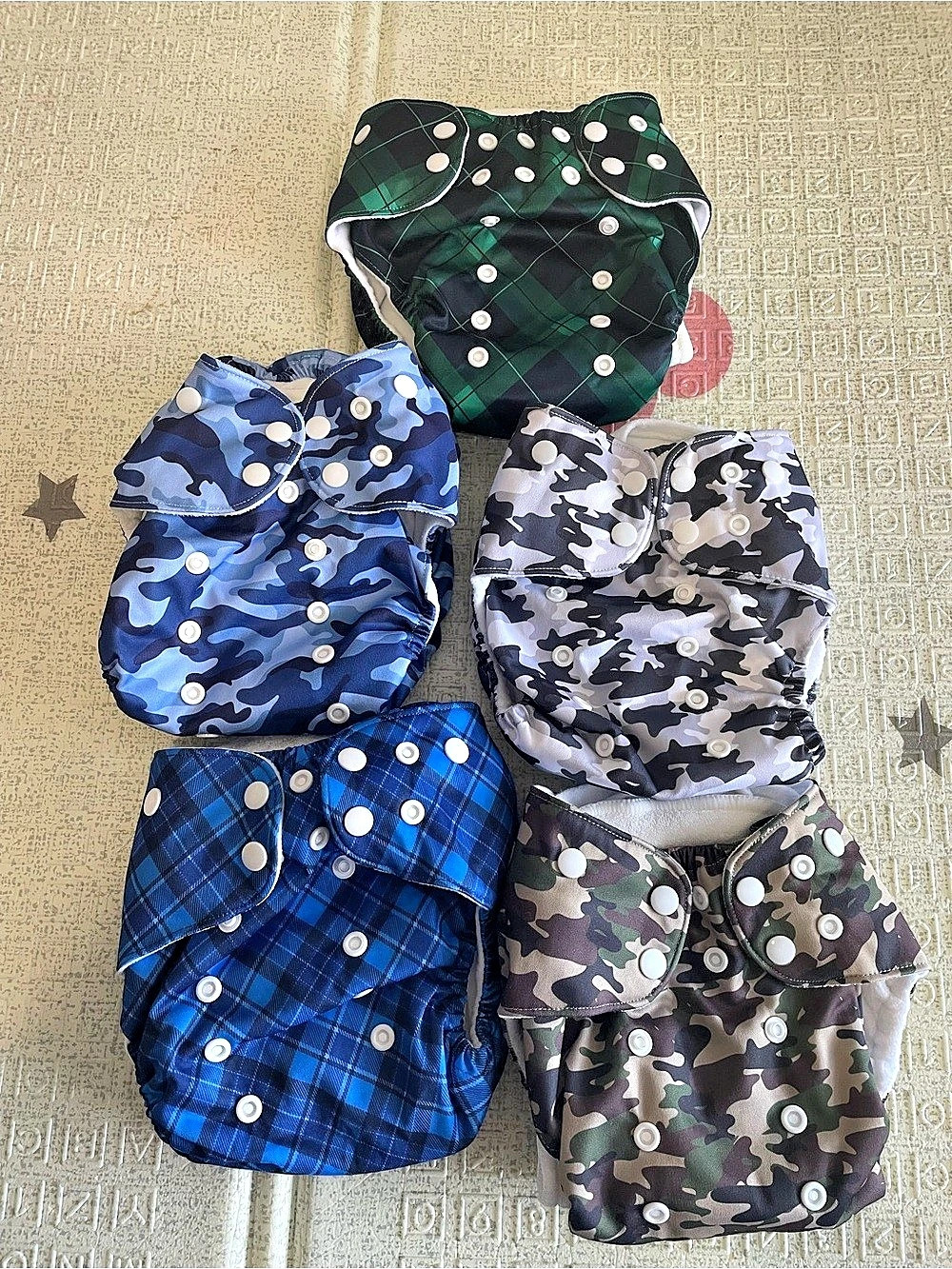 wegreeco Cloth Diapers 5 Pack with 5 Inserts.